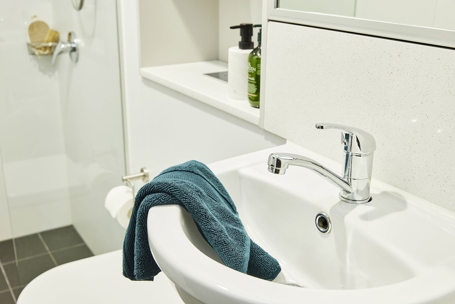 Ensuite hover