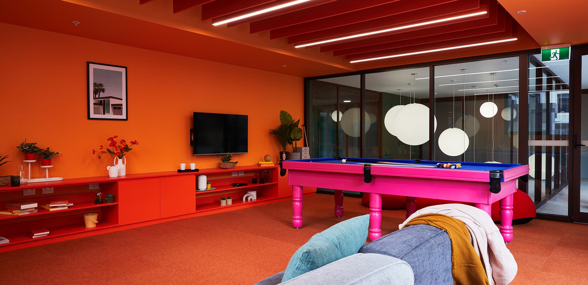 Social Lounge hover