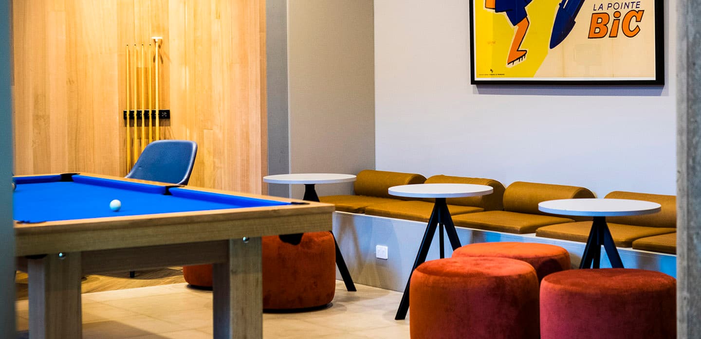 Social Lounge hover