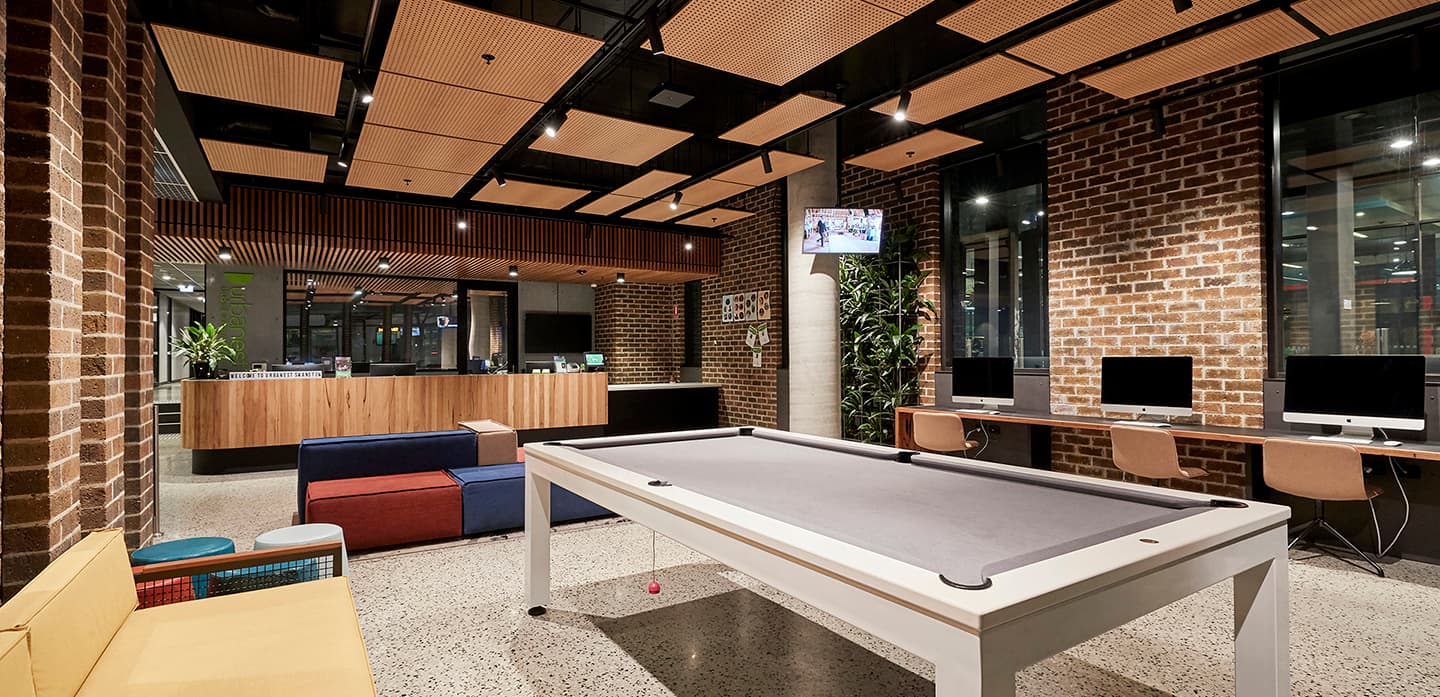Social Lounge hover