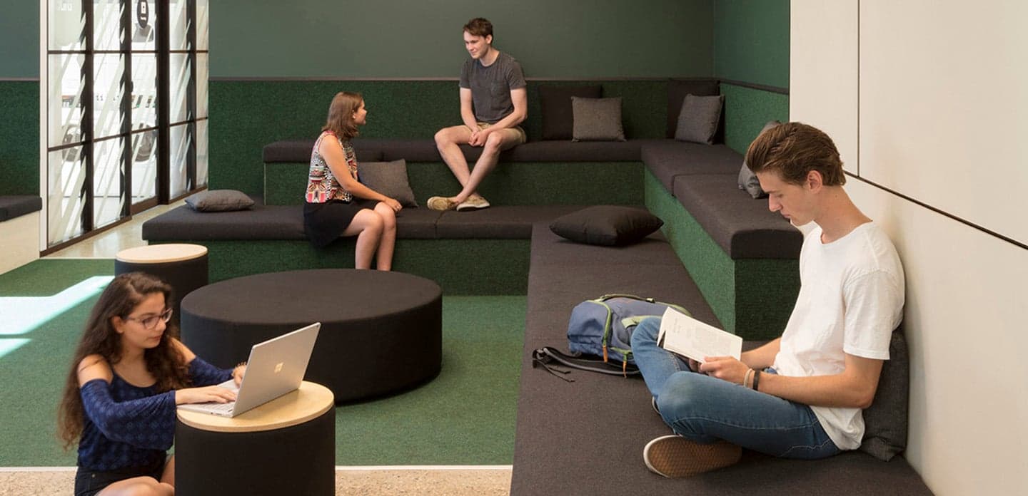 Auditorium hover
